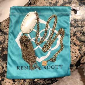 White and gold Kendra Scott Rayne necklace!